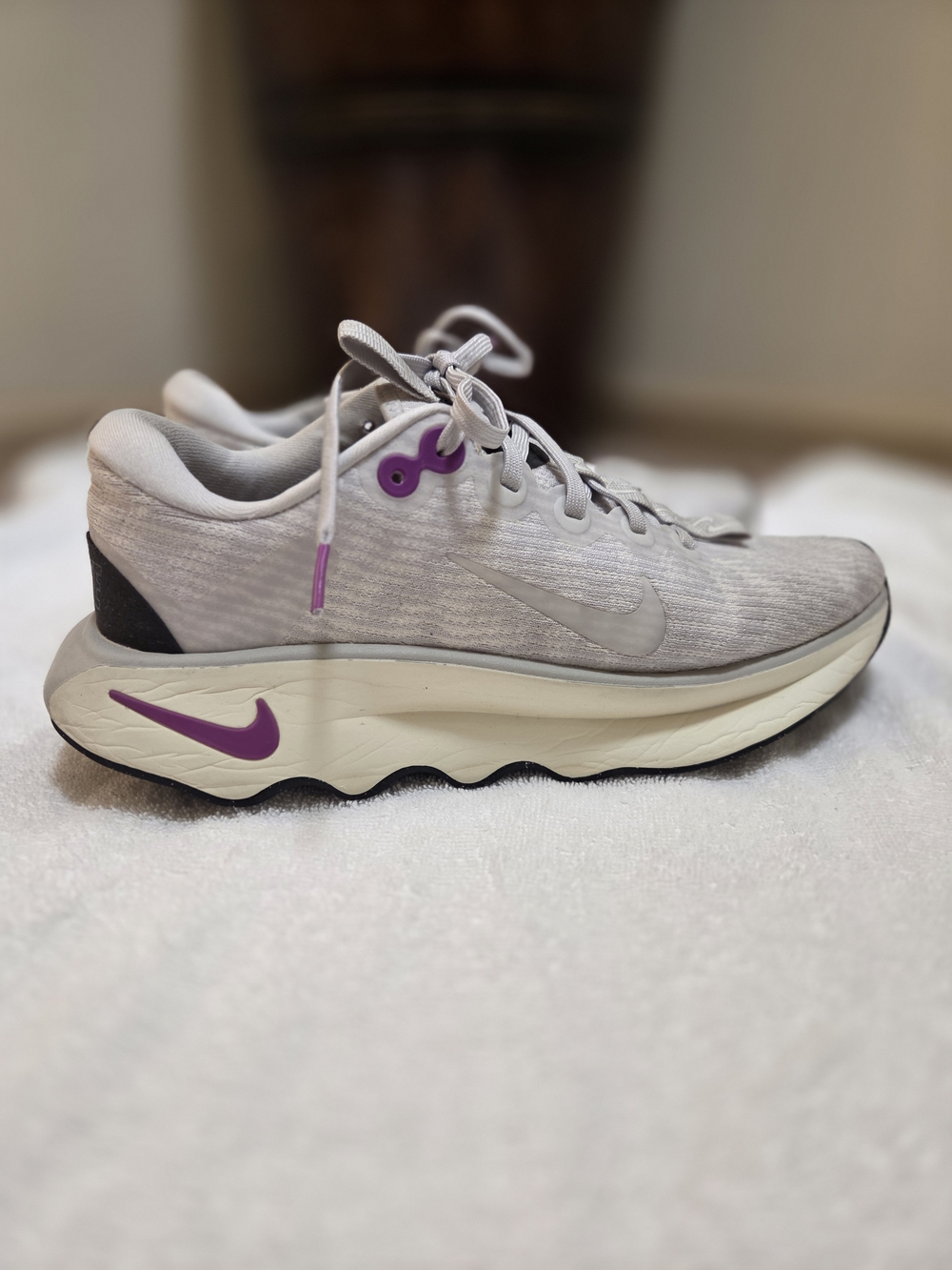 Nike Motiva Women’s Walking Sneakers Size 8.5 Gray Purple DV1238-009